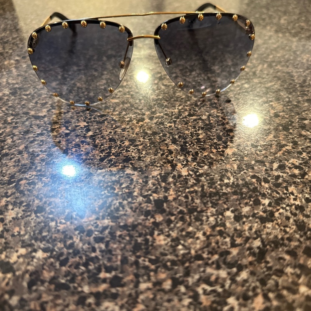 LOUIS VUITTON BLUE PARTY SUNGLASSES 🕶️ - Picture 2 of 9
